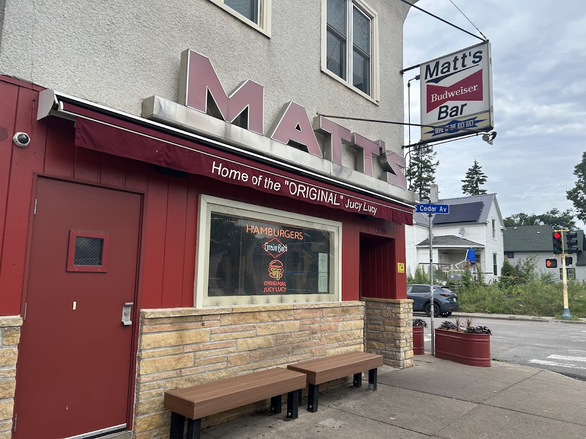 Matt's Bar And Grill